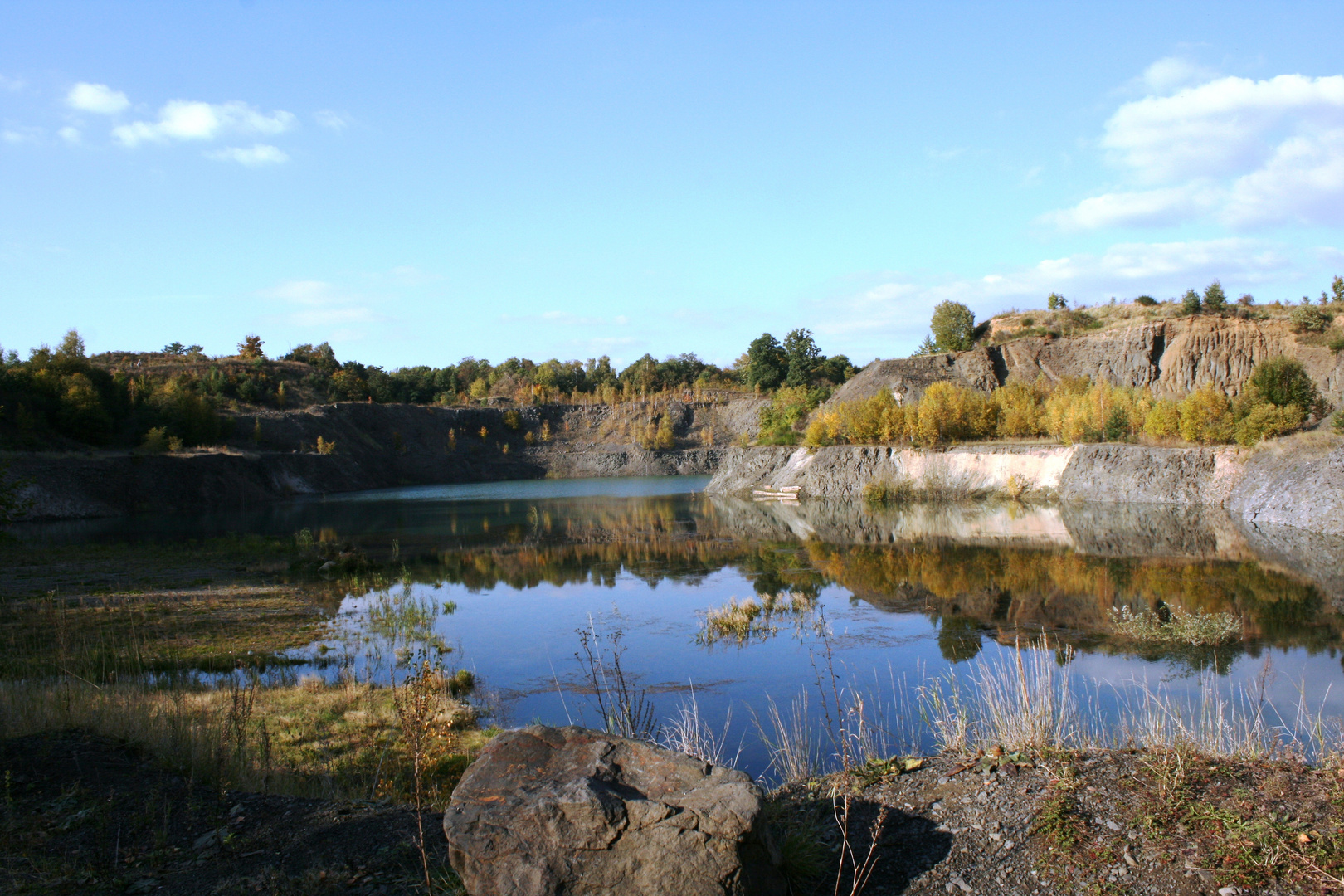 Herbsttag im ehemaligen Steinbruch im Schafberg Baruth /Sachsen