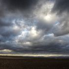 Herbstwolken über Feld