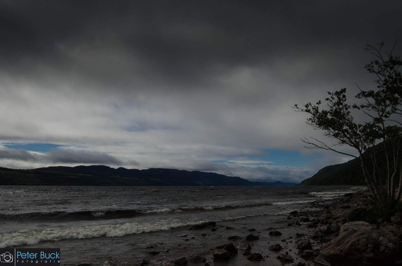 Herbstwolken über Loch Ness