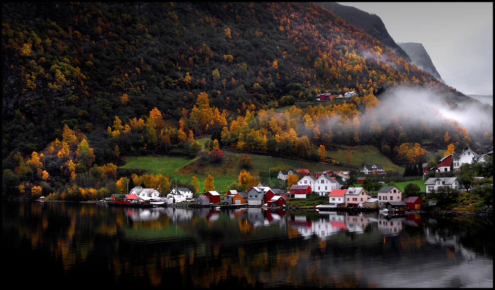 Herbstzauber vom Wasser aus