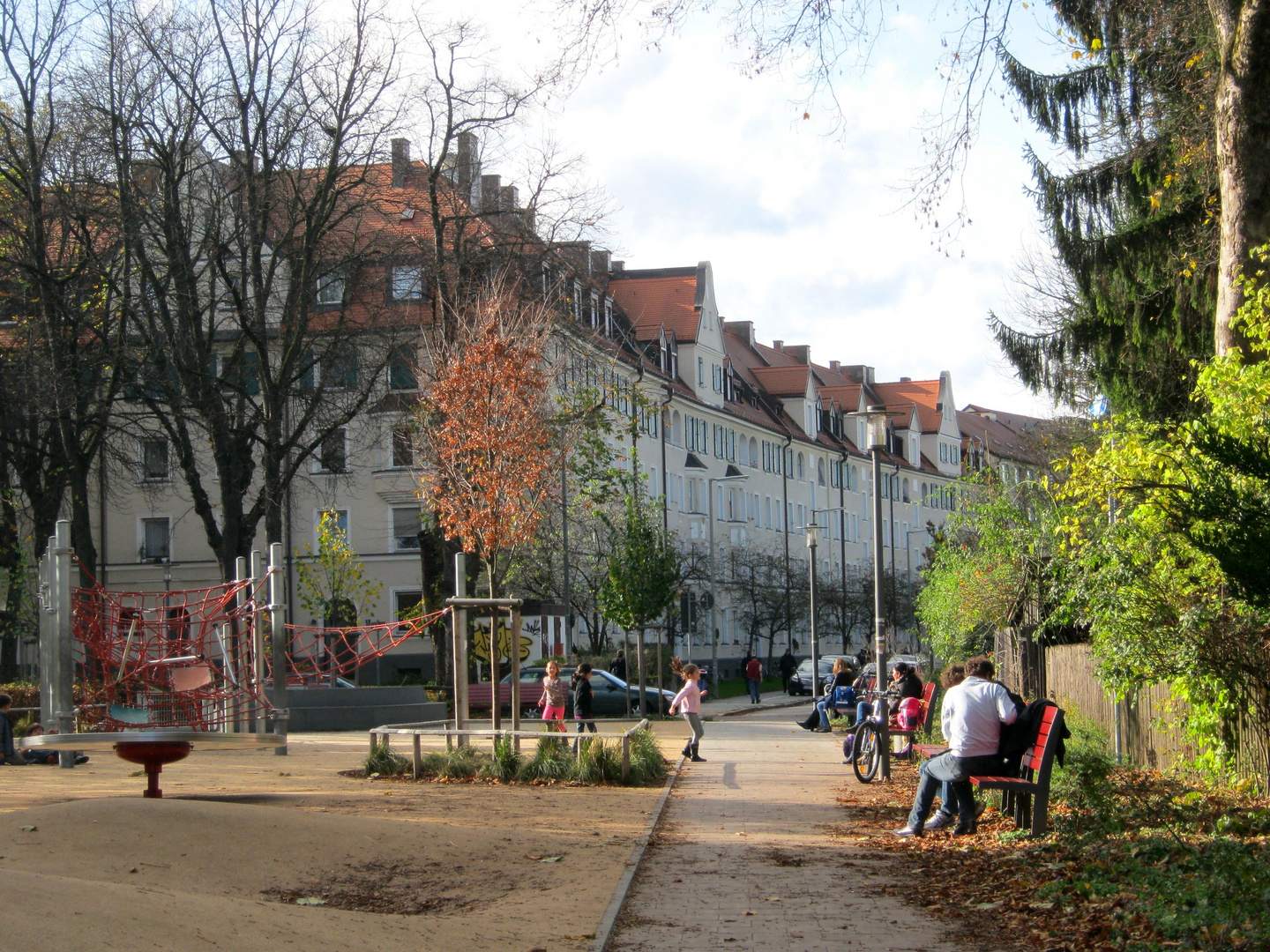 Herbstzeit am Spielplatz