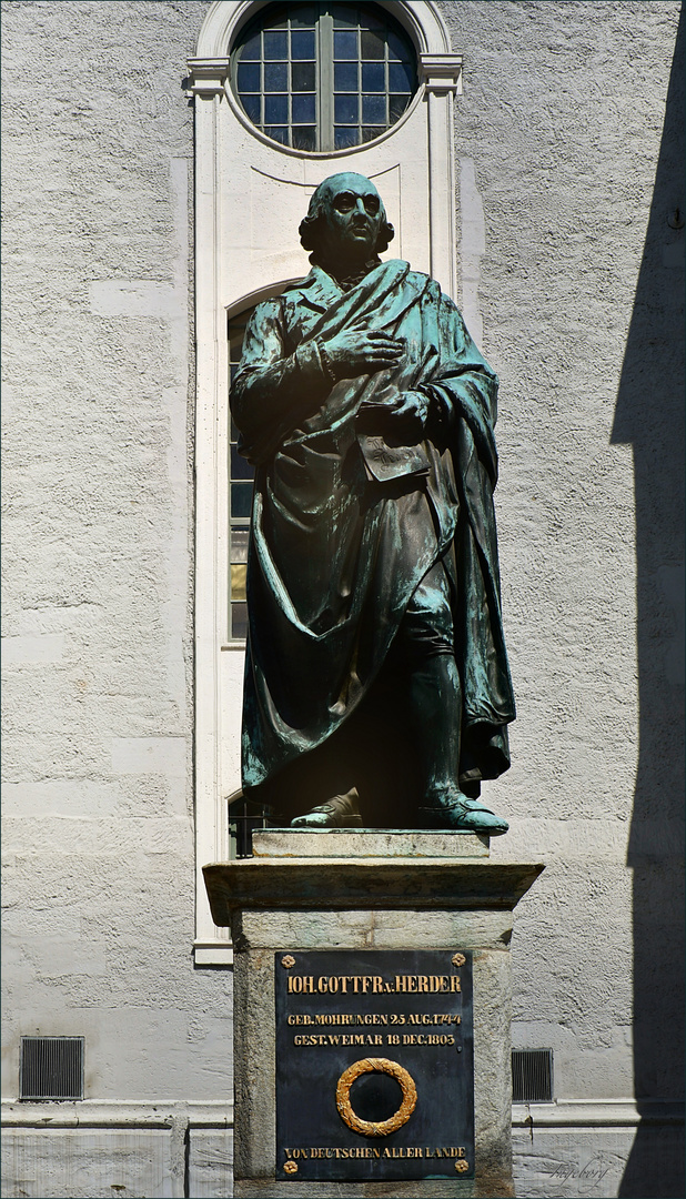 =  Herder-Skulptur vor der Weimarer Stadtkirche  =