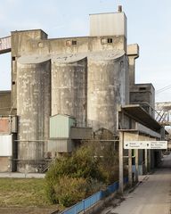 Here you have the choice of two directions