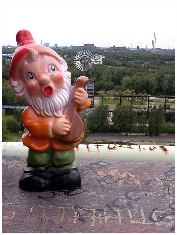 Heribert in 90m (eher 76m) Höhe mit Blick über das Ruhrgebiet. :-)