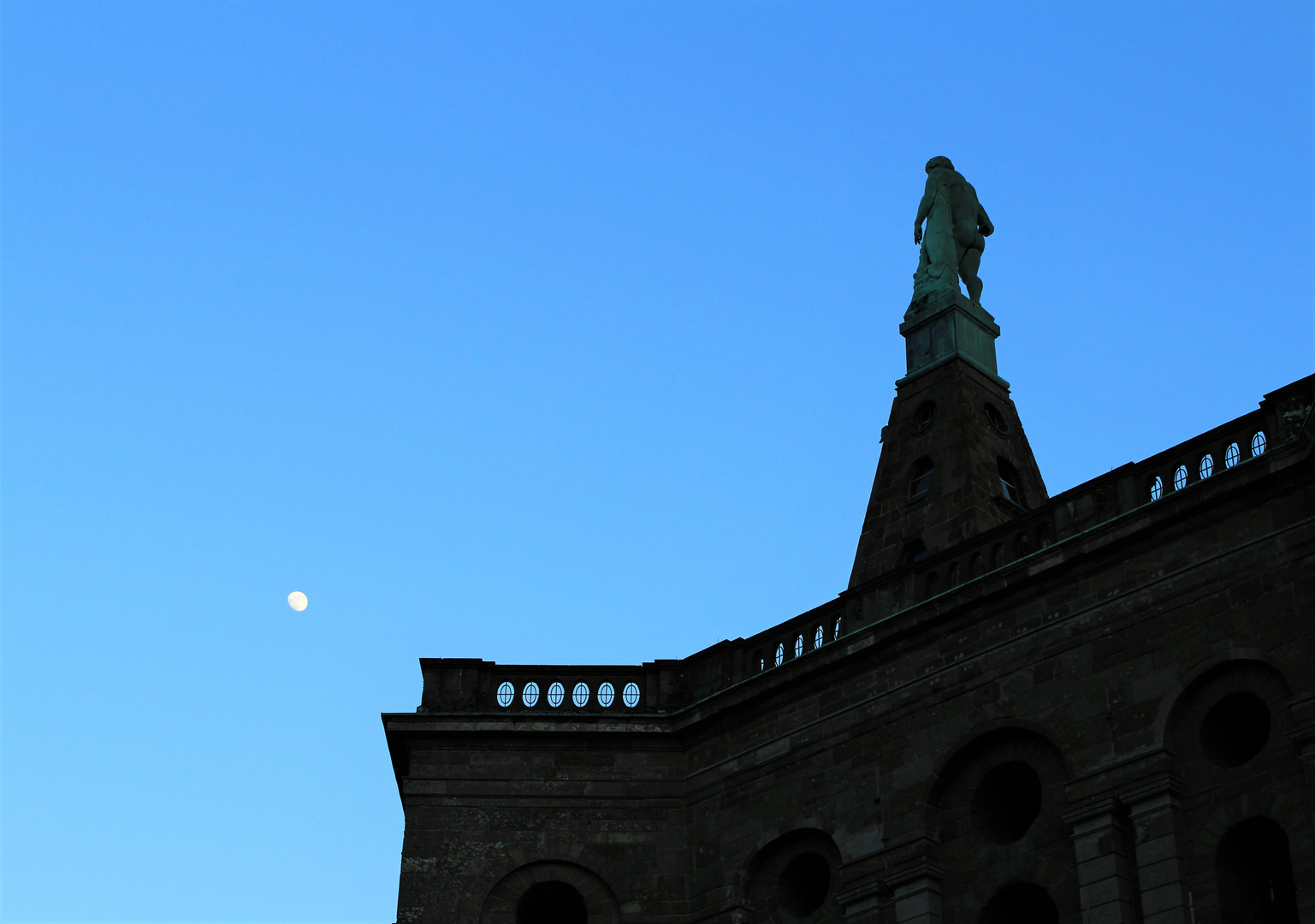  Herkules mit Mond