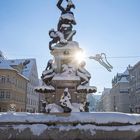 Herkulesbrunnen im Gegenlicht