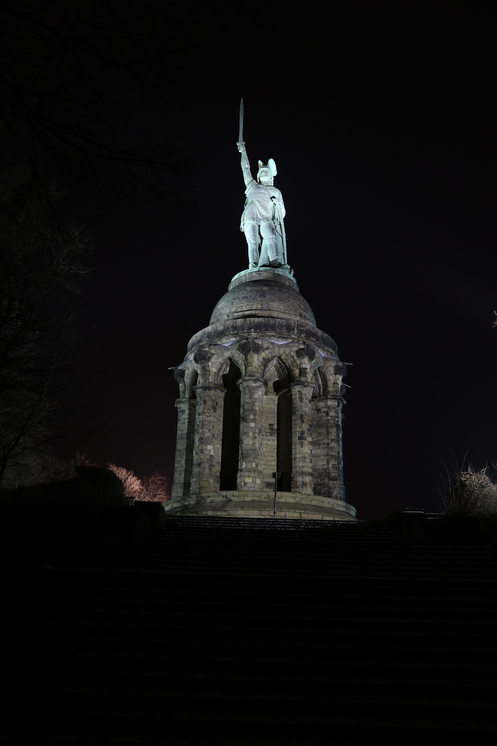 Hermannsdenkmal bei Nacht