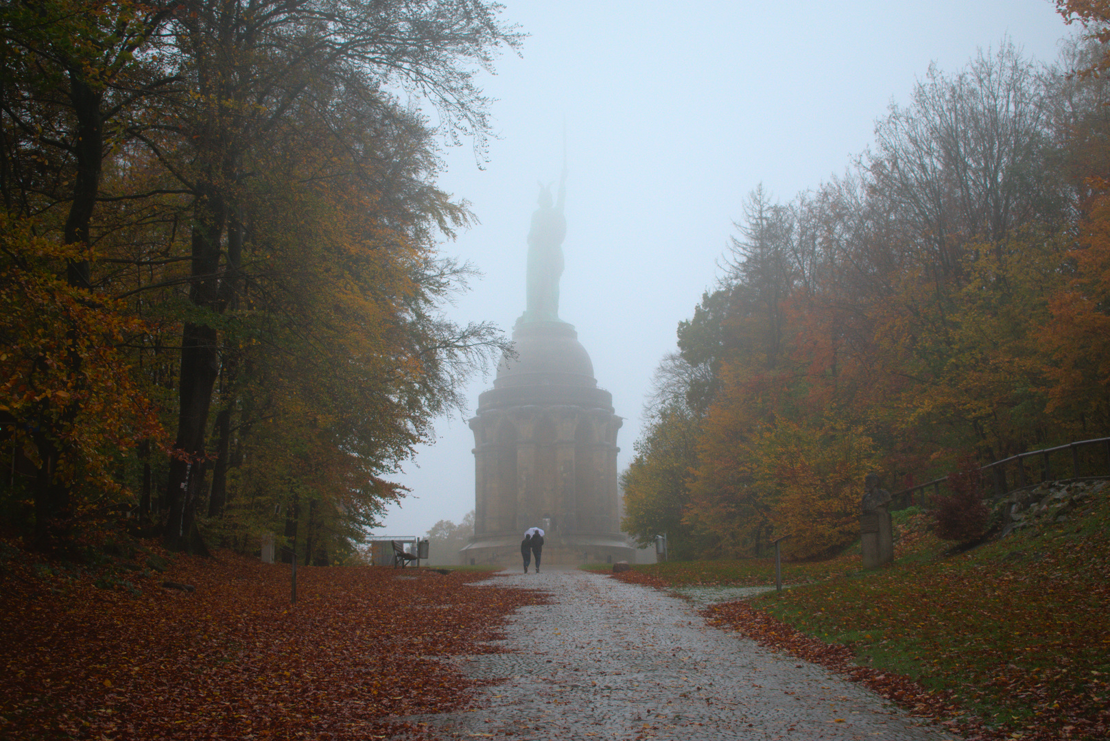 Hermannsdenkmal im Nebel