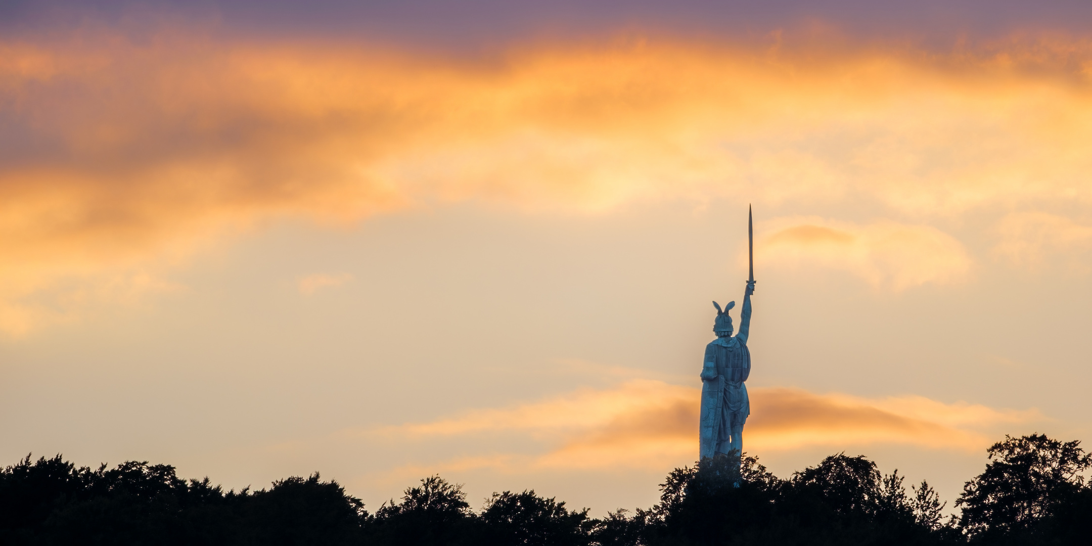 Hermannsdenkmal zur goldenen Stunde