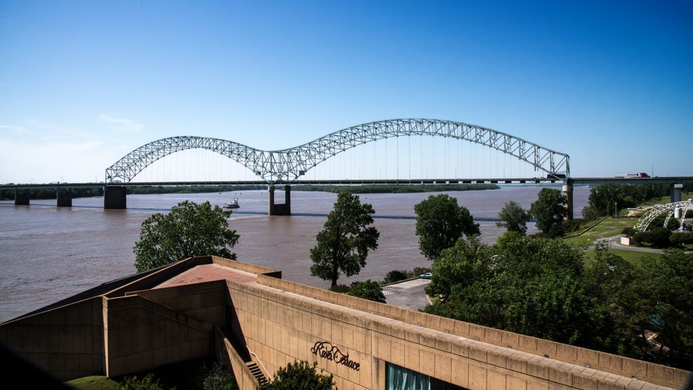 Hernando de Soto Bridge