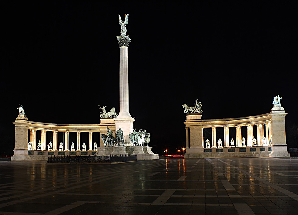 Heroes' Square