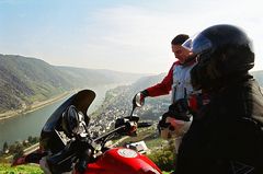 Herr Nieswand hat über dem Rhein Mitfahrer fotografiert