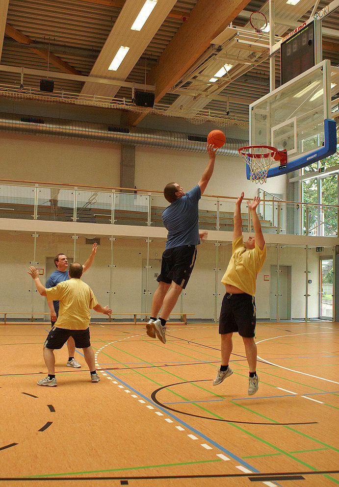 Herren beim Sport, oder: Wenn Du nicht abspielst, hab ich bald keine Lust mehr!