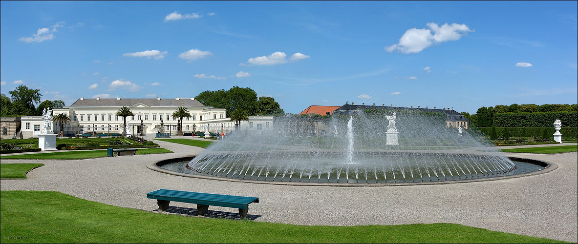 Herrenhäuser Gärten Das Schloss mit Brunnen Foto & Bild