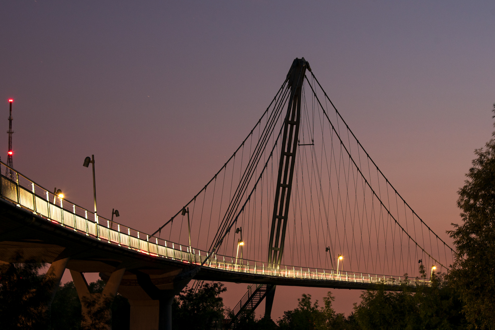 Herrenkrugbrücke an einem langen Sommerabend