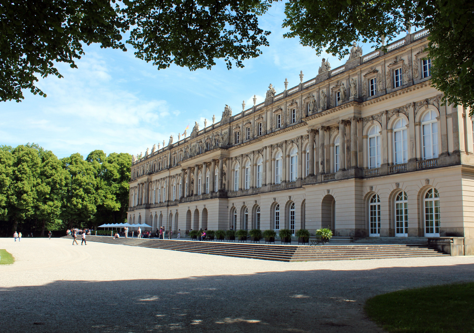 Herrenschloß 1