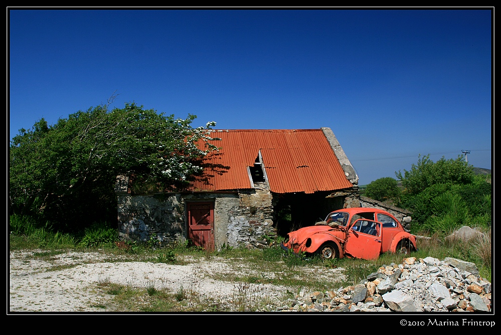 Herrlich - Cottage mit VW Käfer bei Ballycroy, Irland County Mayo