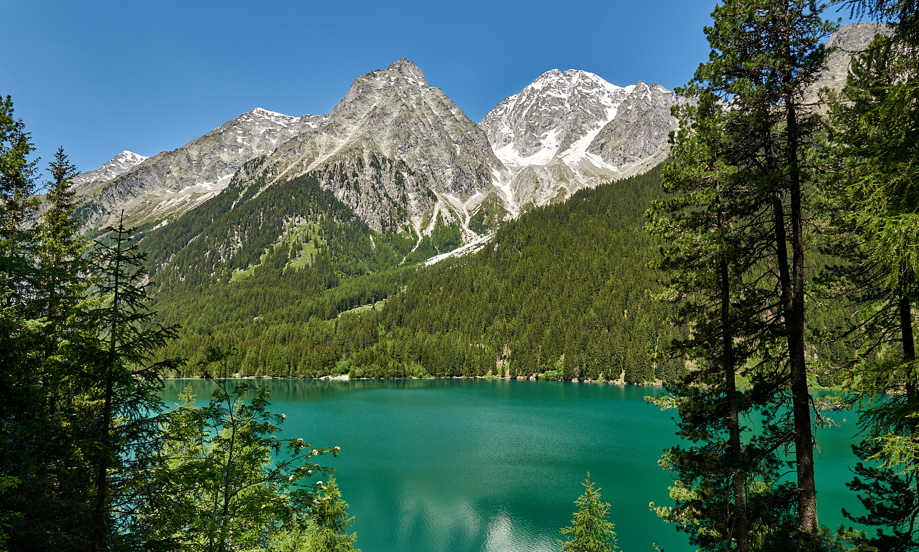 Herrliche Aus-Tiefblicke hat man bei der Umwanderung vom Antholzer See.