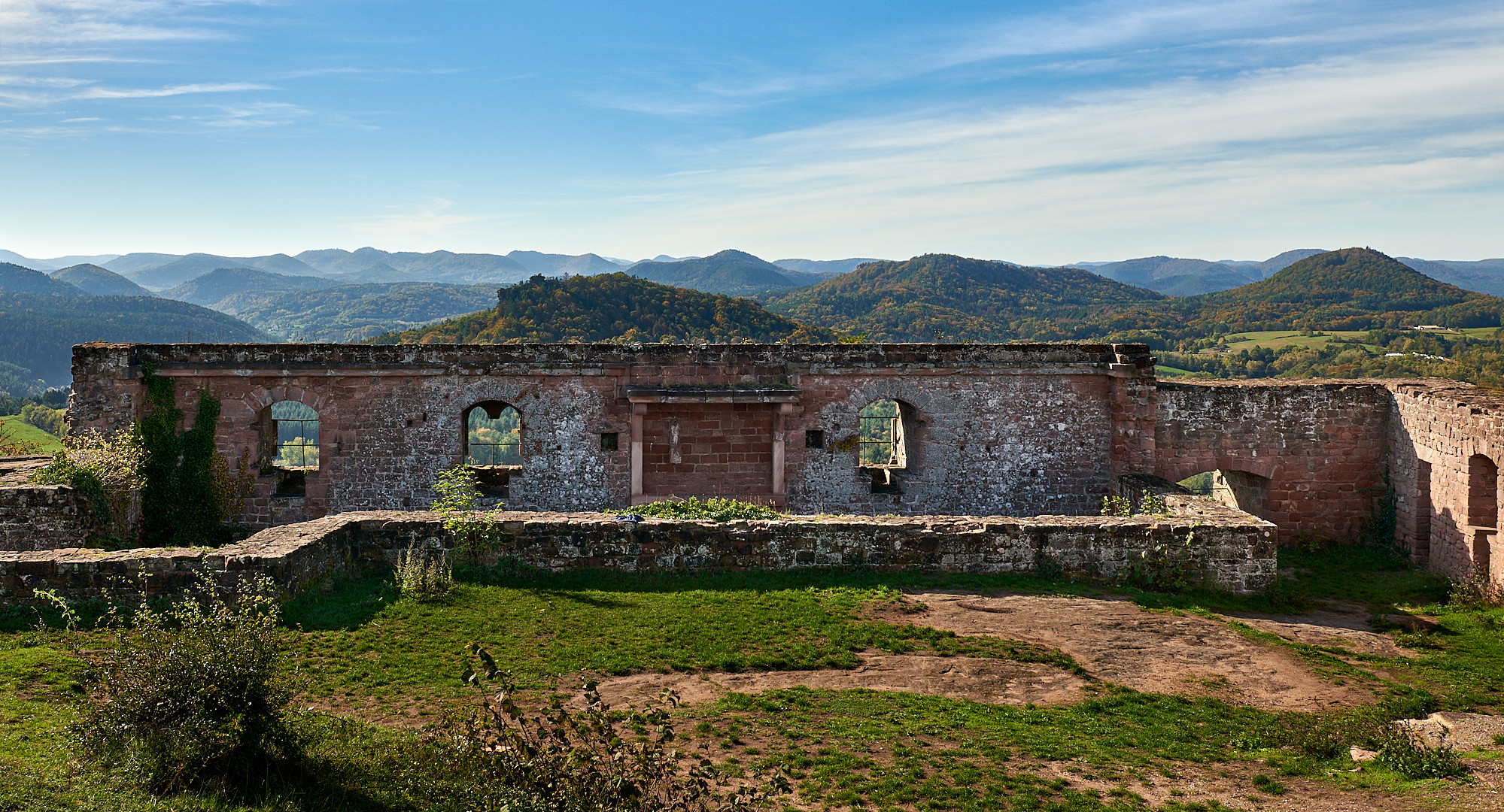 Herrliche Durchblicke und Weitblicke hatten wir bei Kaiserwetter auf der Ruine Lindelbrunn, 26.10.19