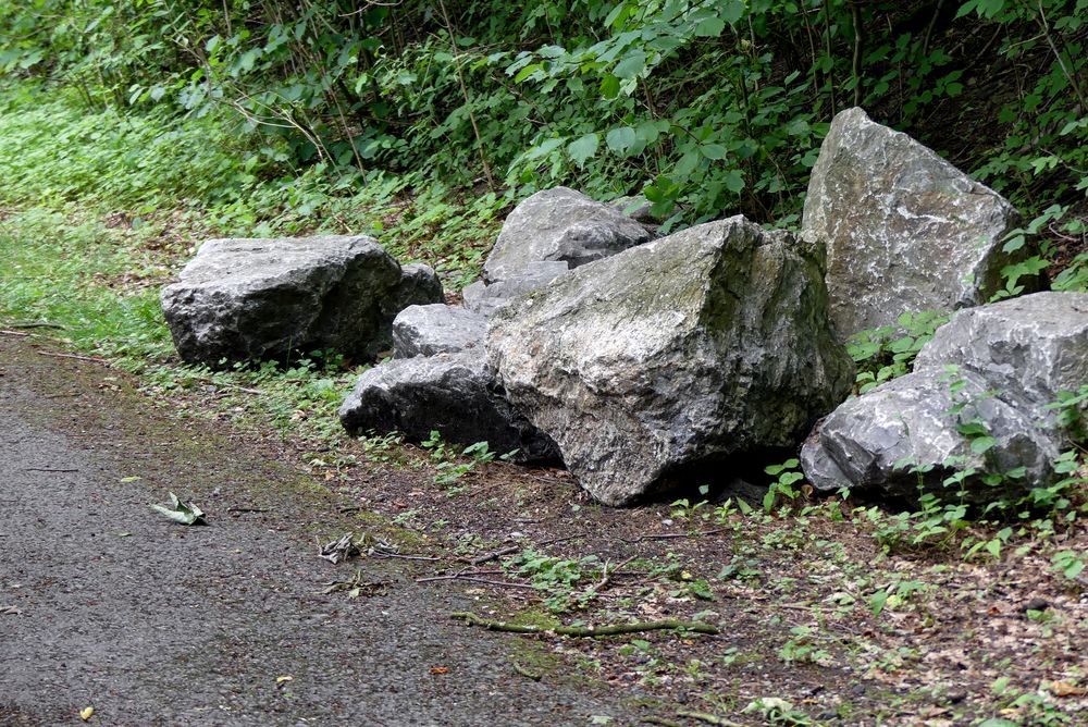 Herrliche Steine aus dem Steinbruch oder Findlinge? Foto & Bild natur
