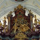 Herrlicher Altar in der Kirche in Traunstein im Chiemgau