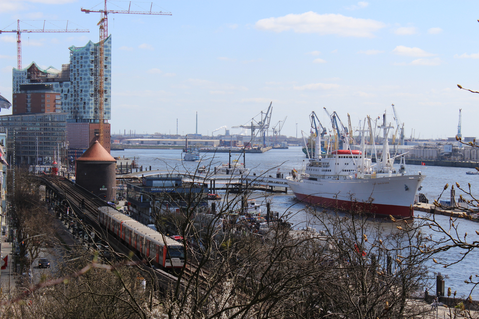 Herrlicher Ausblick auf den Hamburger Hafen