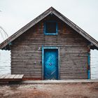 Herrrsching, Bootshaus mit blauer Tür