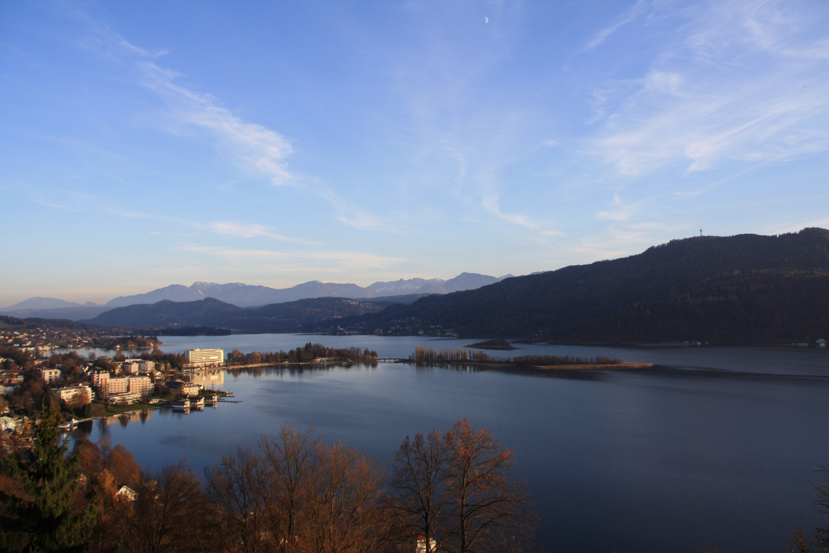 hersbstlicher Wörtherseeblick von der Gloriette