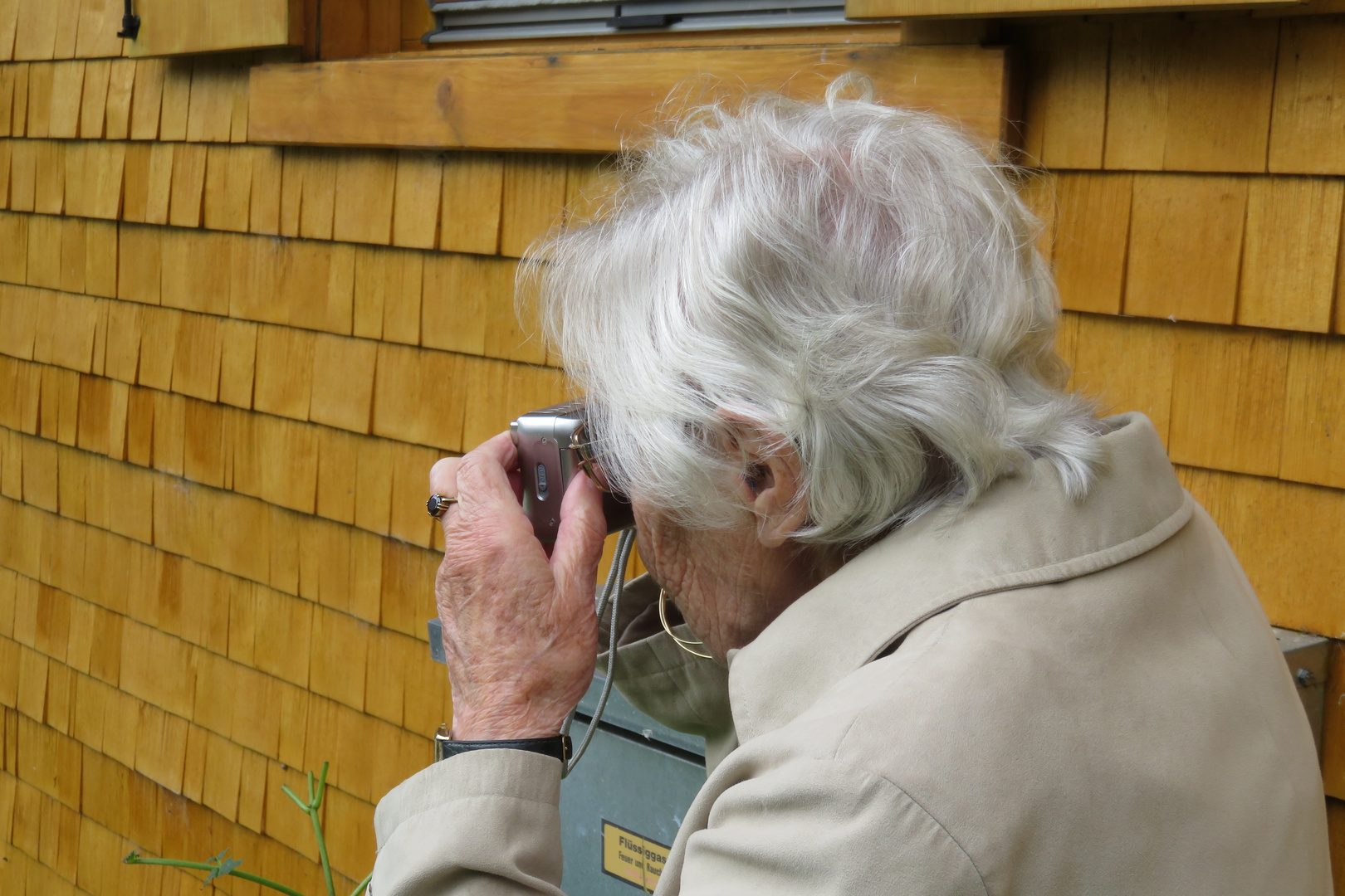 Herta (90) hat schon immer gerne fotografiert. 