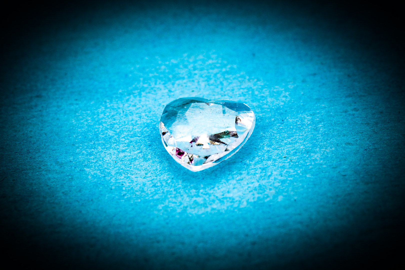 Herz aus glas Foto & Bild abstraktes, stillleben, farben Bilder auf