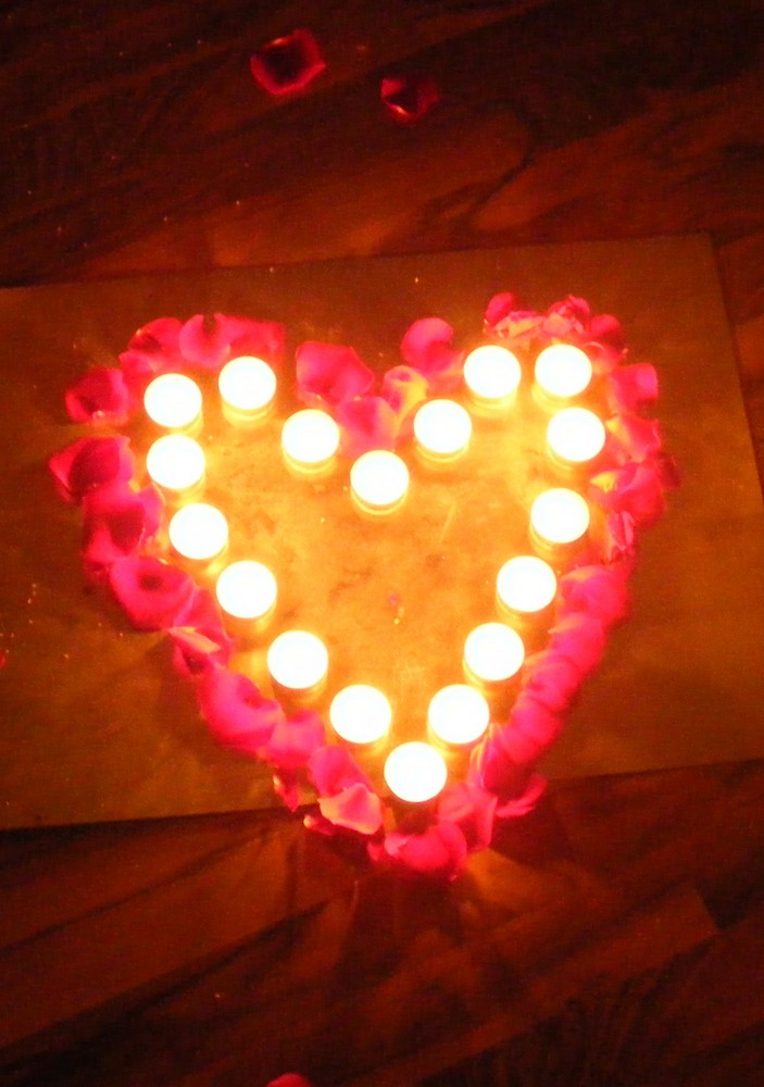 Herz Aus Rosen Und Brennenden Kerzen Foto Bild Emotionen Liebe Spezial Bilder Auf Fotocommunity