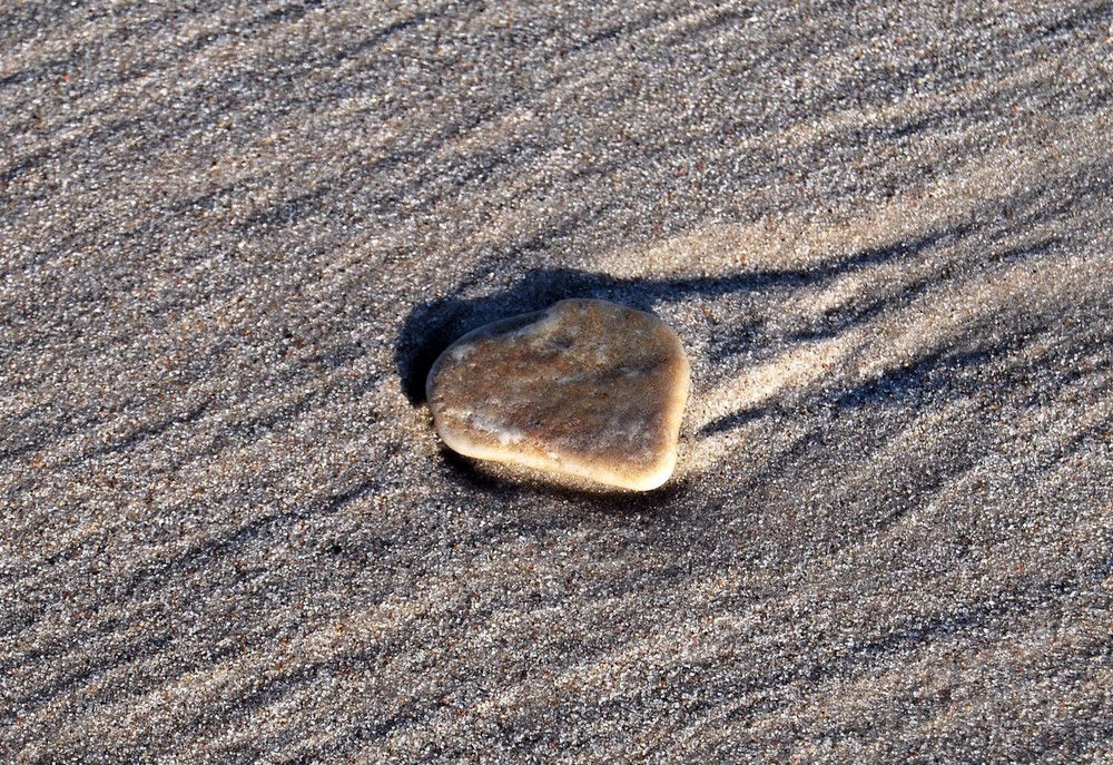 Herz aus Stein am Ostseestrand