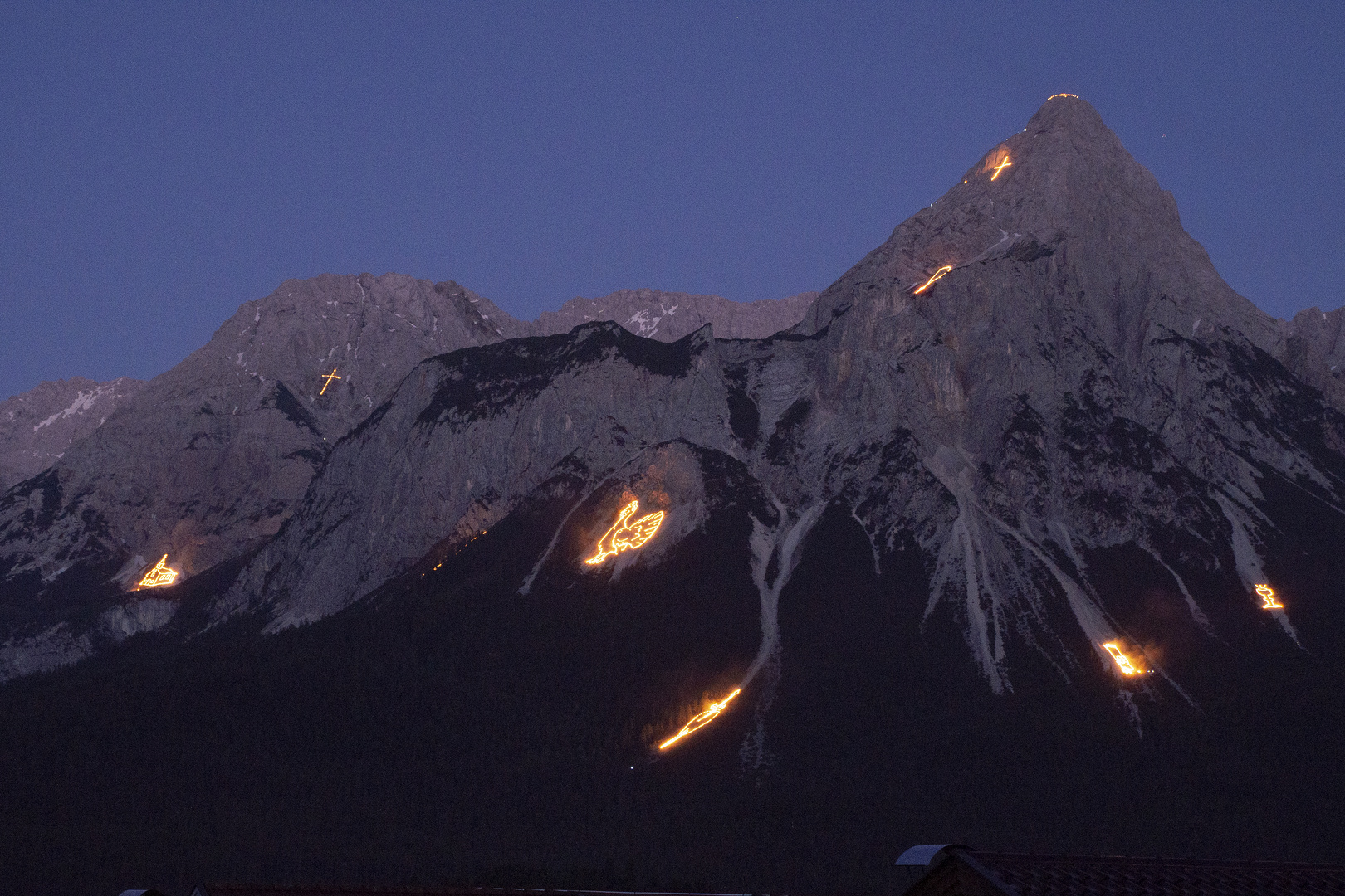 Herz-Jesu-Feuer in der Tiroler Zugspitzarena 