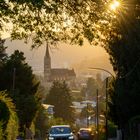 Herz-Jesu-Kirche Auto und Sonnenuntergang