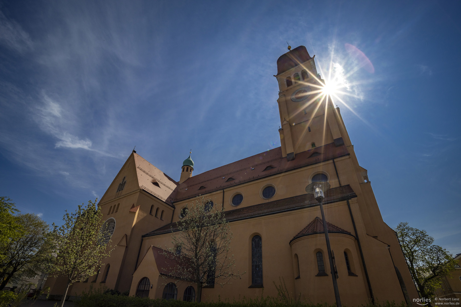 Herz-Jesu-Kirche und der Sonnenstern