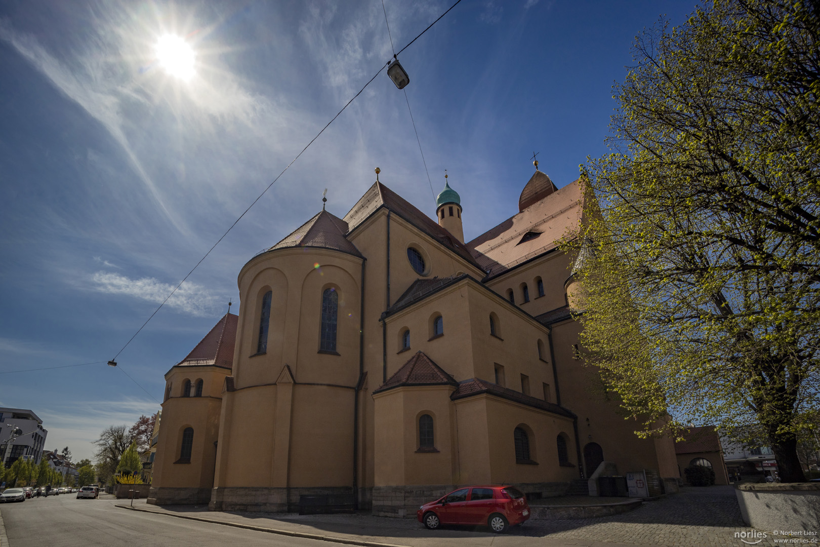 Herz-Jesu-Kriche und Sonne