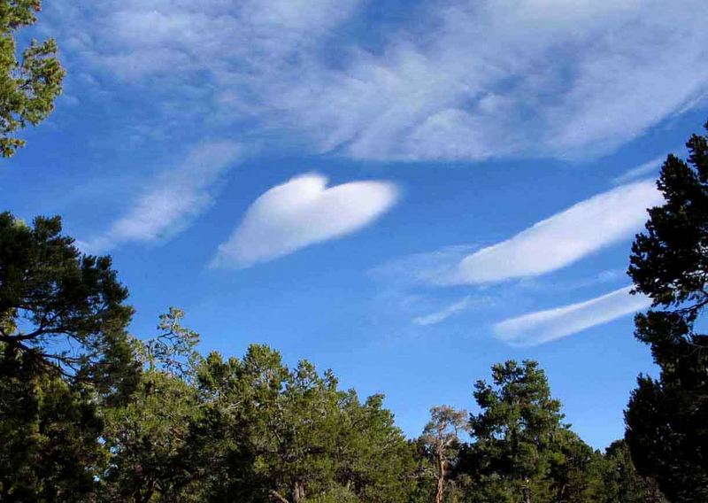 Herzchenwolke am Grand Canyon