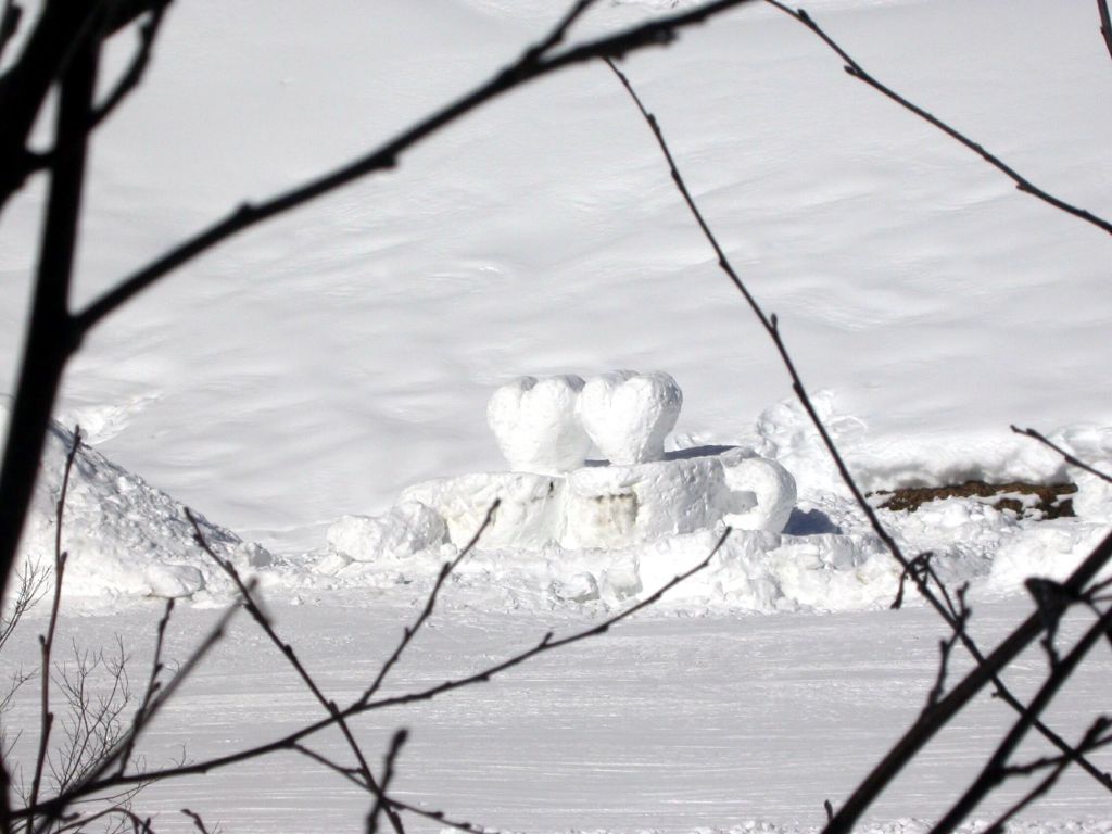 herzlich - mein letztes Winterbild- Skulpturen in Samnaun