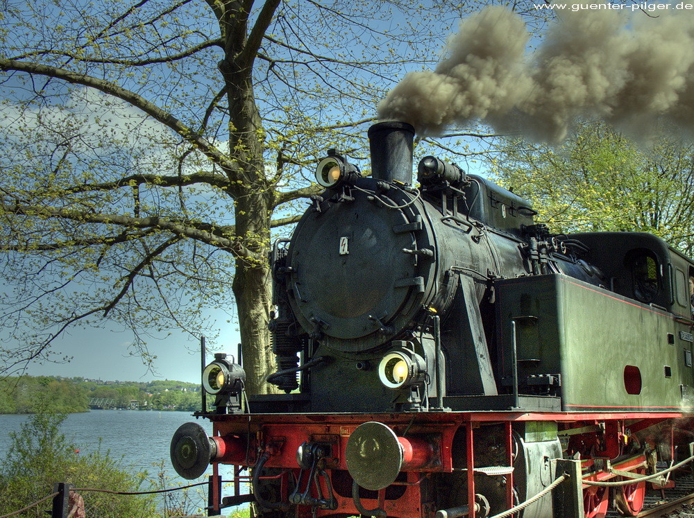 Hespertalbahn am Baldeneysee in Essen