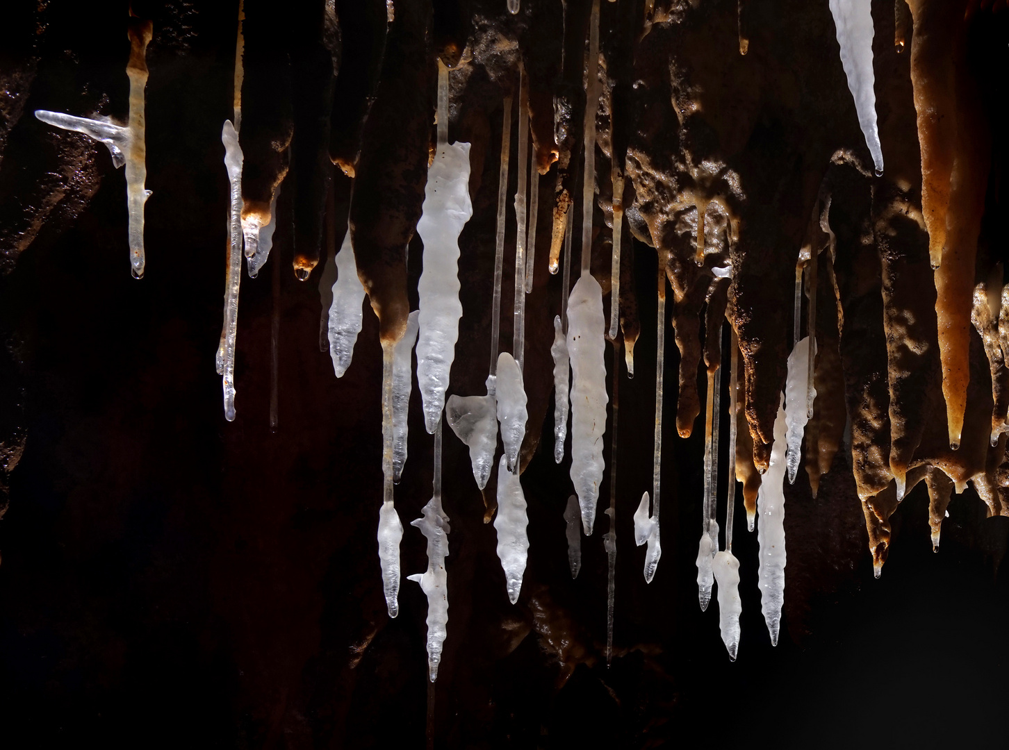 Hessenhauhöhle - Tropftsteine klar wie Eis