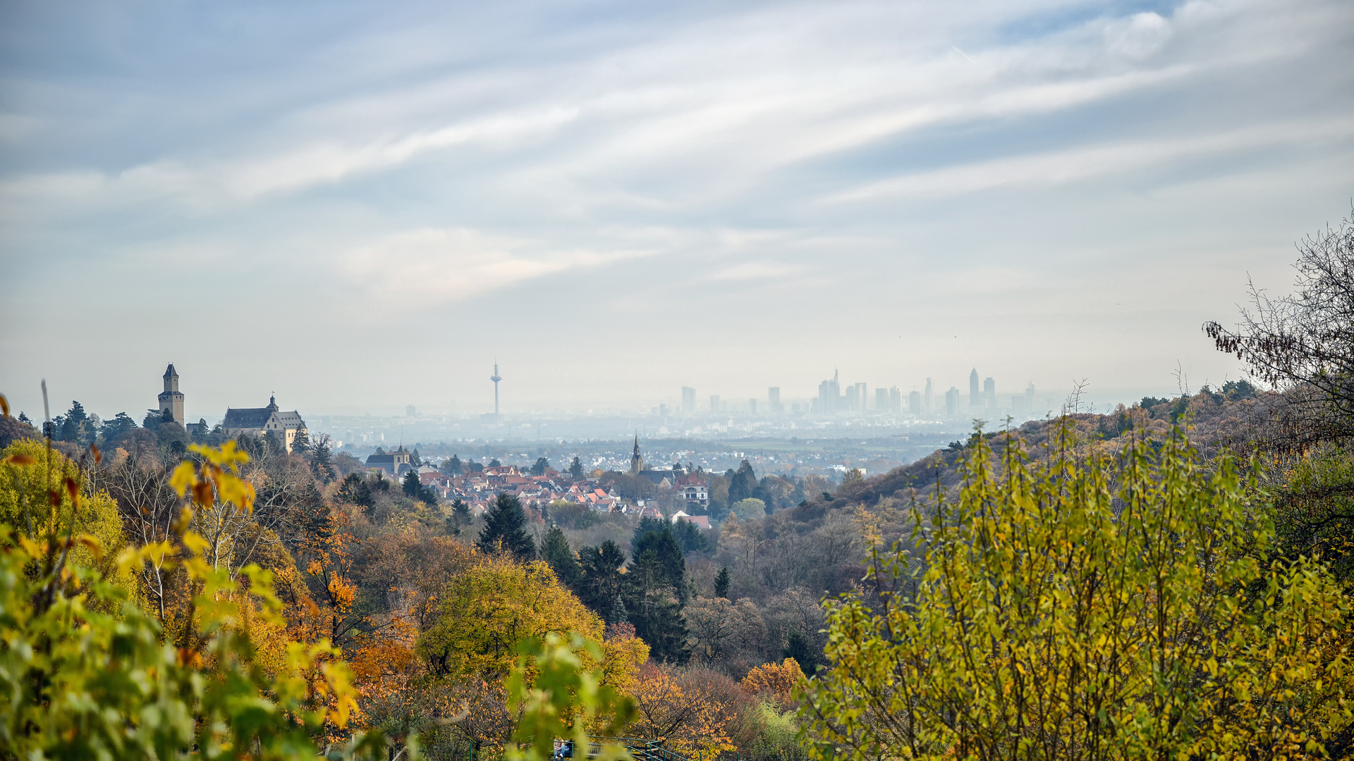 Hessische Impressionen - Blick von Kronberg nach Frankfurt/M.