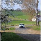 Hessische Landschaft mit Auto