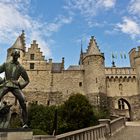 Het Steen castle and Lange Wapper statue - Antwerp