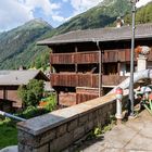 Heugebläse im Dorfzentrum von Ferden (Lötschental)