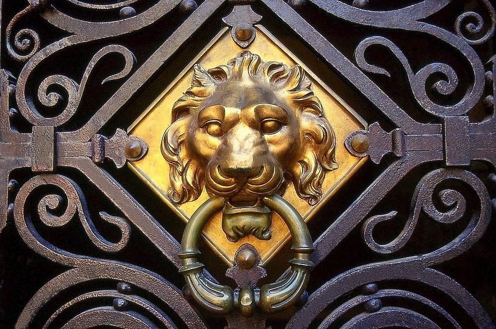 Heurtoir au lion d'or