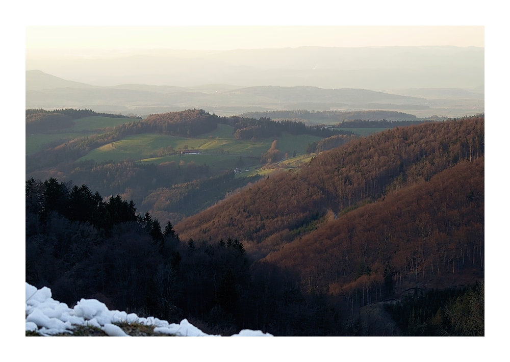Heute 17:45 Blick vom Geißbühel über's Pielachtal zum Dunkelsteinerwald
