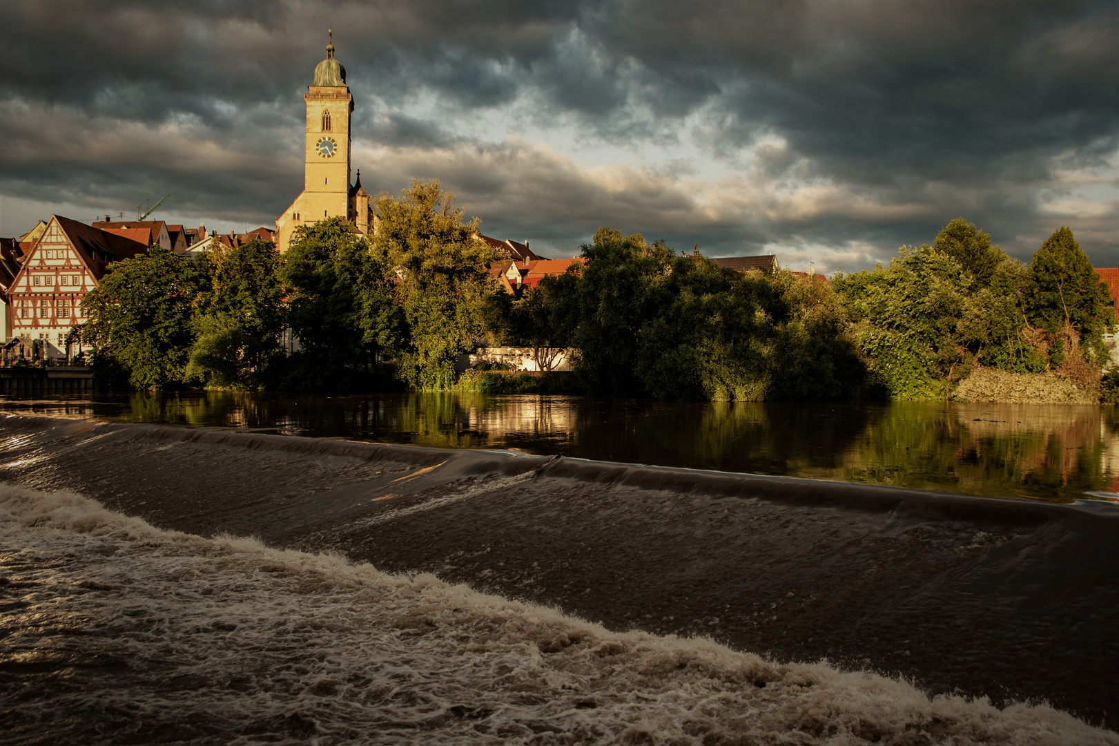 Heute Abend um halb Neun