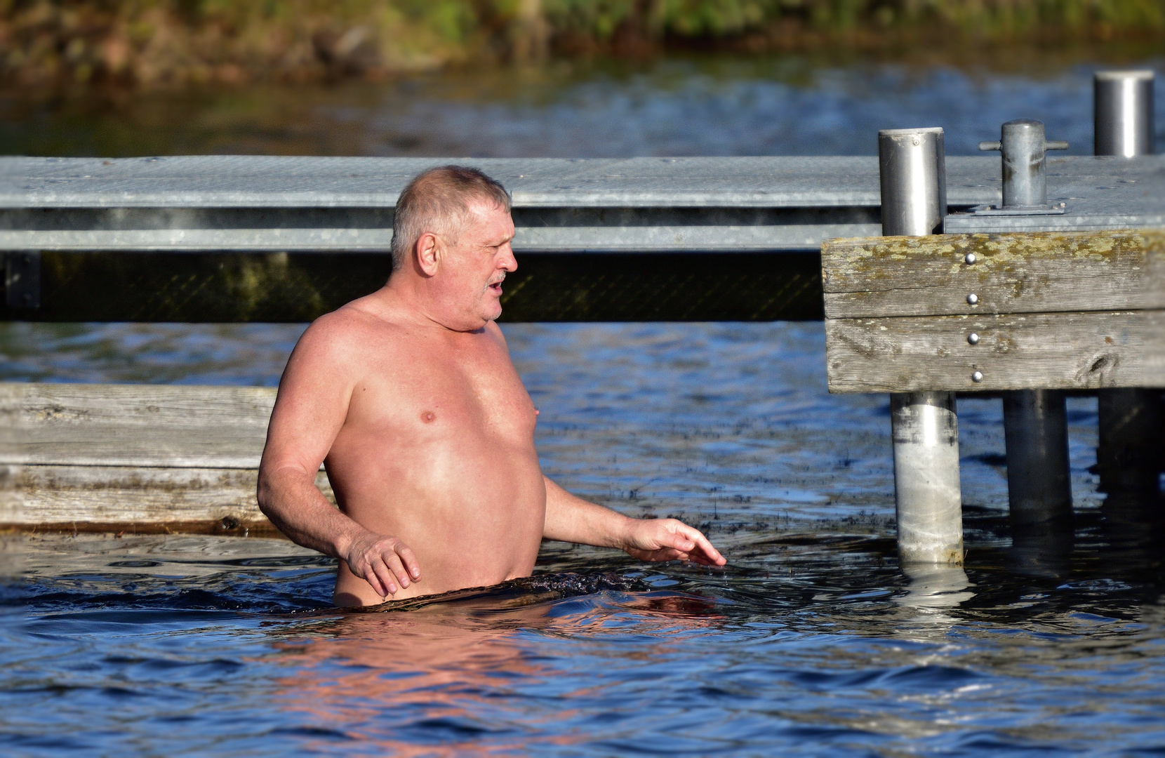 ... heute am See, nur die wirklich "harten" gehen bei gefühlten 5°Grad ins Wasser. Mein Respekt.