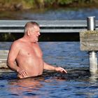 ... heute am See, nur die wirklich "harten" gehen bei gefühlten 5°Grad ins Wasser. Mein Respekt.