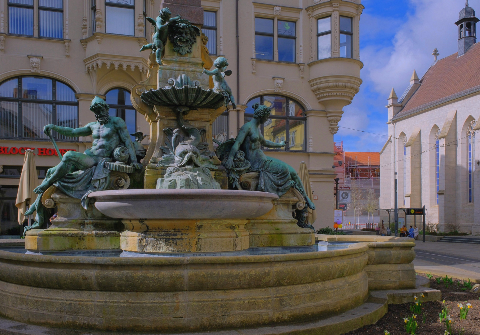 heute in Erfurt, am Angerbrunnen